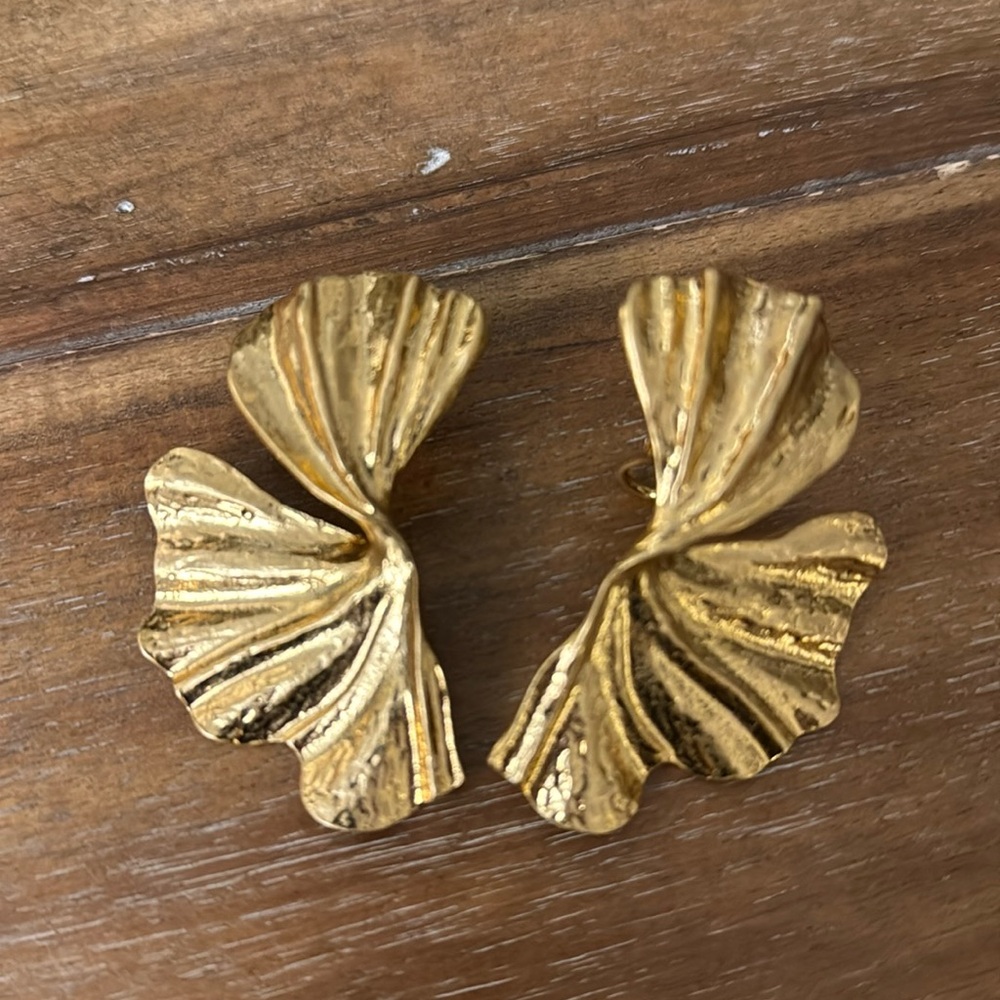 Zara Fan Golden Earrings